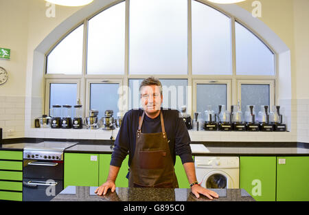 John Torode veröffentlicht sein neues Buch My Kind of Food an der Central Street Cookery School, London. DRÜCKEN Sie VERBANDSFOTO. Bilddatum: Donnerstag, 10. September 2015. Bildnachweis sollte lauten: Ian West/PA Wire Stockfoto