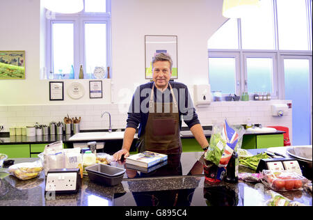 John Torode veröffentlicht sein neues Buch My Kind of Food an der Central Street Cookery School, London. DRÜCKEN Sie VERBANDSFOTO. Bilddatum: Donnerstag, 10. September 2015. Bildnachweis sollte lauten: Ian West/PA Wire Stockfoto