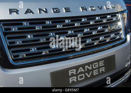 Fahrzeugbestand. Allgemeine Ansicht eines Range Rover Logos auf einem Range Rover Fahrzeug. Stockfoto