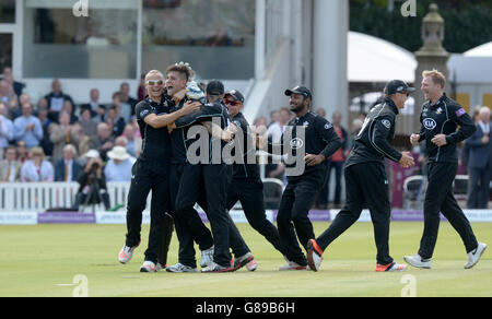 Surrey's Jade Dernbach feiert, einen Hattrick zu machen, während er das Wicket von Gloucestershire's David Payne (nicht abgebildet) während des Royal London One Day Cup Finales in Lord's London beansprucht. Stockfoto