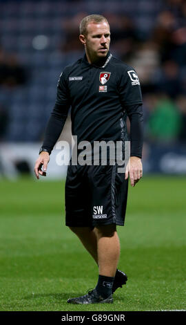 Fußball - Capital One Cup - Dritte Runde - Preston North End gegen AFC Bournemouth - Deepdale. AFC Bournemouth erster Teamtrainer Simon Weatherstone Stockfoto