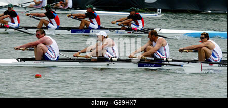 Sir Matthew Pinsent (von links nach rechts), Tim Foster, Sir Steve Redgrave und James Cracknell beim National Lottery Legends Sprint. Stockfoto