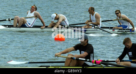 Sir Matthew Pinsent (von links nach rechts), Tim Foster, Sir Steve Redgrave und James Cracknell nach dem 3. Platz im National Lottery Legends Sprint. Stockfoto