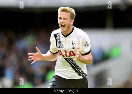 Eric Dier von Tottenham Hotspur feiert sein erstes Tor während des Spiels in der Barclays Premier League in der White Hart Lane, London. Stockfoto