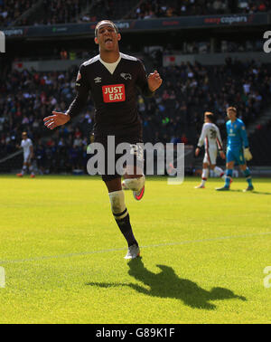 Fußball - Sky Bet Championship - MK Dons / Derby County - Stadion:mk. Tom Ince von Derby County feiert das 3. Tor gegen MK Dons während des Sky Bet Championship-Spiels im Stadion:mk, Milton Keynes. Stockfoto