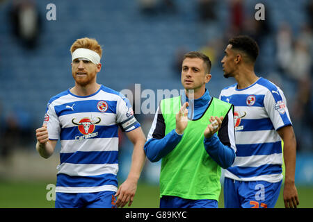Reading's Paul McShane, Andrew Taylor und Nick Blackman (von links nach rechts) feiern in Vollzeit Stockfoto