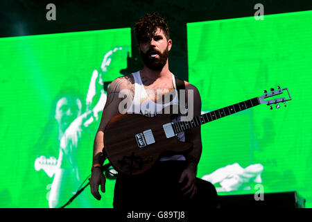 Yannis Philippakis die Fohlen führt beim Glastonbury Music festival Stockfoto