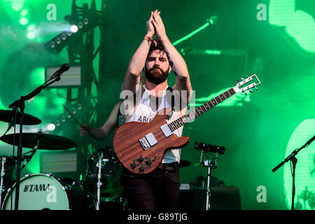 Yannis Philippakis die Fohlen führt beim Glastonbury Music festival Stockfoto