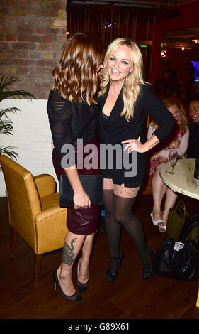 Melanie Chisholm (Mel C), links, und Emma Bunton bei der Aftershow-Party für die Rocky Horror Show Live im Picturehaus, London. Stockfoto