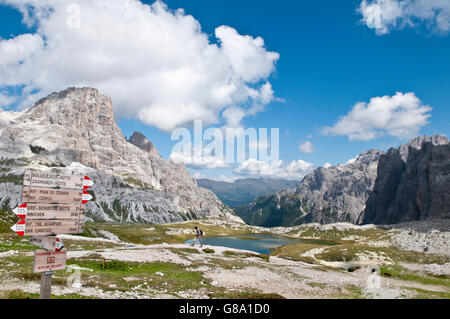 Wegweiser zur Forcella di Toblìn, Alta Pusteria, Dolomiten, Südtirol, Italien, Europa Stockfoto