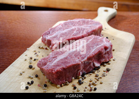 Obere Klinge Steak, roh Stockfoto