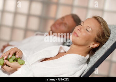 Frau, 40 Jahre und Mann, entspannend, wellness Stockfoto