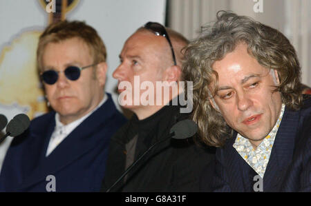 (Von links nach rechts) Sir Elton John, Midge Ure und Sir Bob Geldof. Stockfoto