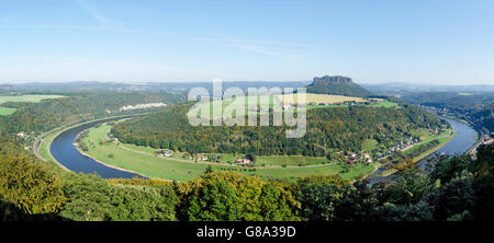 Panoramablick auf Berg Lilienstein und der Elbe, Elbsandsteingebirge, Sächsische Schweiz Bezirk, Sachsen Stockfoto