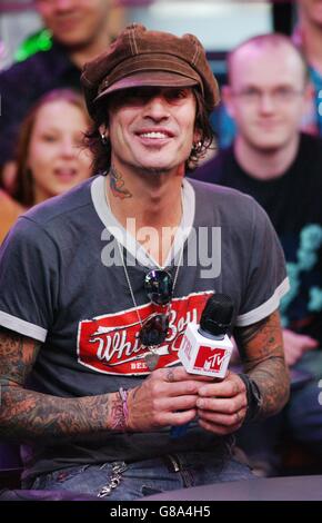 Schlagzeuger Tommy Lee von Motley Crue während seines Gastauftritts. Stockfoto