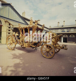 Royalty - State Coach - Royal Mews, London. Der Staatsbus im Royal Mews, London. Stockfoto