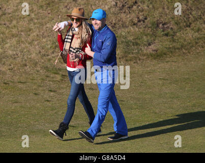 Ronan Keating und Frau Storm am zweiten Tag der Alfred Dunhill Links Championship in Kingsbarns, Fife. Stockfoto