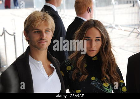 Brandon Green und Chloe Green kommen bei der Topshop Unique Catwalk Show im Queen Elizabeth II Conference Center an, als London Fashion Week SS16 Catwalk zeigt. Bild Kredit sollte Edward Smith / PA SHOWBIZ lesen Stockfoto