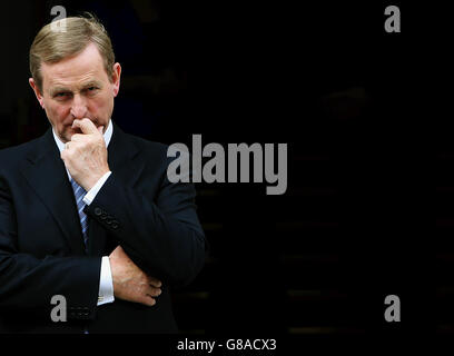 Ein Taoiseach Enda Kenny erwartet die Ankunft des indischen Premierministers Narendra Modi in Regierungsgebäuden in Dublin zu hochrangigen Gesprächen. Stockfoto