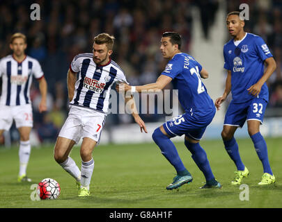 Fußball - Barclays Premier League - West Bromwich Albion gegen Everton - The Hawthornes. West Bromwich Albions James Morrison (links) und Evertons Ramiro Funes Mori kämpfen um den Ball Stockfoto