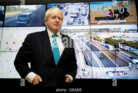 Boris Johnson besucht TFL Traffic Control Centre Stockfoto