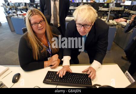 Boris Johnson besucht TFL Traffic Control Centre Stockfoto