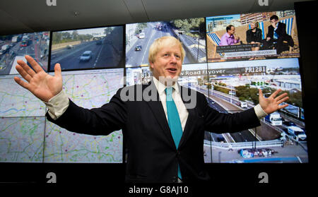 Boris Johnson besucht TFL Traffic Control Centre Stockfoto