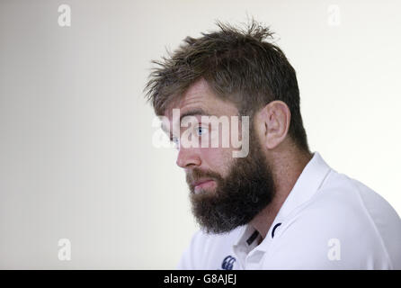 Rugby Union - Weltmeisterschaft 2015 - Pool A - England gegen Australien - England Trainingssitzung - Pennyhill Park. Der englische Geoff Parling während der Pressekonferenz im Pennyhill Park, Bagshot. Stockfoto