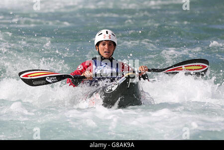 Der spanische Maialen Chourraut beim Halbfinale der Frauen-K1 am vierten Tag der ICF Kanuslalom-Weltmeisterschaft 2015 im Lee Valley White Water Center, London. DRÜCKEN SIE VERBANDSFOTO. Bilddatum: Samstag, 19. September 2015. Siehe PA Geschichte KANUSPORT Welt. Bildnachweis sollte lauten: Simon Cooper/PA Wire. Stockfoto