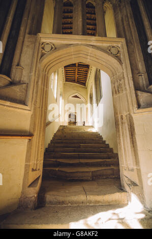 Wells, UK - 15. August 2015: Innenraum der Kathedrale von Wells. Es ist eine anglikanische Kathedrale St Andrew der Apostel gewidmet Stockfoto