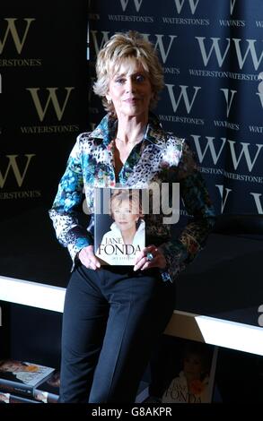 Buchvorstellung - Jane Fonda - Waterstone's - Picadilly. Hollywood-Star Jane Fonda während eines Fotoalles für ihre Autobiografie „My Life so Far“. Stockfoto