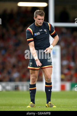 Dan Biggar von Wales tritt beim Rugby-Weltcup-Spiel im Millennium Stadium, Cardiff, ins Tor. DRÜCKEN SIE VERBANDSFOTO. Bilddatum: Donnerstag, 1. Oktober 2013. Siehe PA Story RUGBYU Wales. Bildnachweis sollte lauten: David Davies/PA Wire. Stockfoto