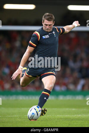 Rugby Union - Rugby-Weltmeisterschaft 2015 - Pool A - Wales - Fidschi - Millennium Stadium. Dan Biggar aus Wales tritt beim Rugby-Weltcup-Spiel im Millennium Stadium, Cardiff, ins Tor. Stockfoto