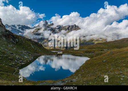 See Schwarzsee unterhalb des Matterhorns mit Kapelle Maria Zum Schnee, Zermatt, Schweiz Stockfoto