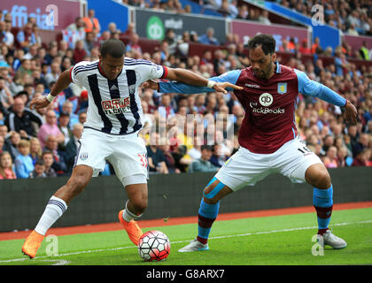 Fußball - Barclays Premier League - Aston Villa gegen West Bromwich Albion - Villa Park. Salomon Rondon von West Bromwich Albion kämpft gegen Joleon Lescott von Aston Villa Stockfoto