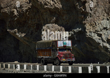 LKW, Indus-Tal in der Nähe von Uley, Ladakh, Jammu und Kaschmir, Indien Stockfoto