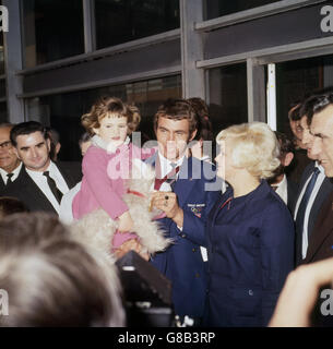 Willkommen in Iver, Buckinghamshire, für den Goldmedaillengewinner Chris Finnigan von den Olympischen Spielen 1968 in Mexiko. Stockfoto