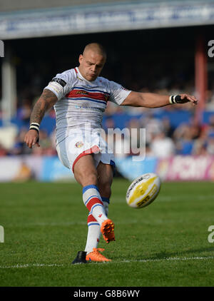 Rugby League - Millionen Pfund Spiel - Play-Off - Finale - Wakefield Trinity Wildcats gegen Bradford Bulls - Belle Vue. Wakefield Trinity Wildcats Jordan Tansey erzielt eine Conversion während des Million Pound Game, Play-Off Final Matches in Belle Vue, Wakefield. Stockfoto