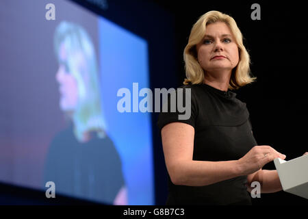 Internationale Entwicklungsministerin Justine Greening spricht über die heute begonnene Konferenz der Konservativen Partei in Manchester. Stockfoto