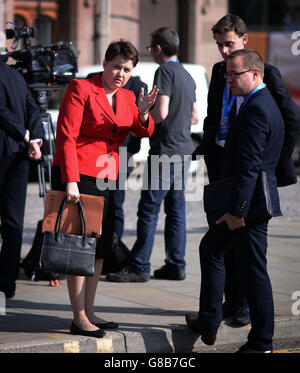 Die Vorsitzende der schottischen Konservativen Ruth Davidson kommt mit ihrem Team auf der Jahreskonferenz der Konservativen Partei in Manchester an. Stockfoto