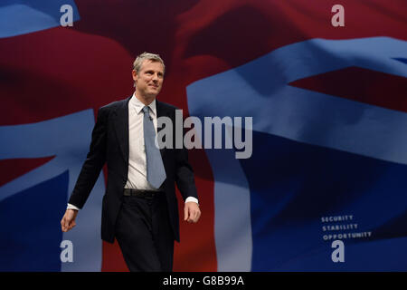 Zac Goldsmith, der konservative Kandidat für den Bürgermeister von London, kommt auf die Bühne, um auf der Konferenz der Konservativen Partei in Manchester Central zu sprechen. Stockfoto