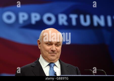 Der Arbeits- und Rentenminister Iain Duncan Smith spricht auf der Konferenz der Konservativen Partei in Manchester Central. Stockfoto