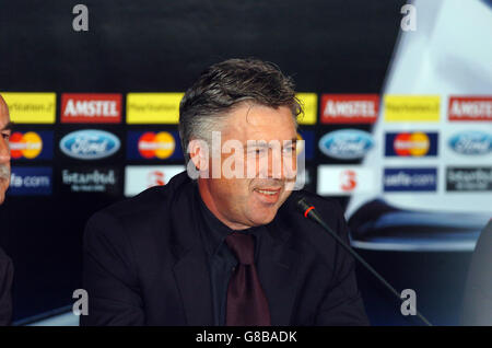 Fußball - UEFA Champions League - Finale - AC Mailand / Liverpool - AC Mailand Pressekonferenz - Atatürk Olympic Stadium. Carlo Ancelotti, AC Mailand Coach Stockfoto