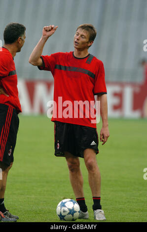 Fußball - UEFA Champions League - Finale - AC Mailand gegen Liverpool - AC Mailand Training - Atatürk Olympic Stadium. Jon Dahl Tomasson, AC Mailand Stockfoto