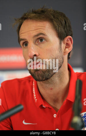 Fußball - U21 Euro Qualifying - England U21 gegen Kasachstan U21 - England U21 Trainings- und Pressekonferenz - St. George's Park. Gareth Southgate, Manager der englischen U21, während der Pressekonferenz im St. George's Park, Burton. Stockfoto