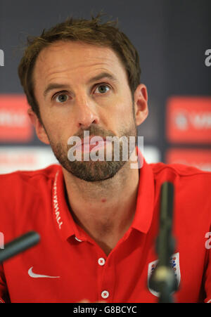 Fußball - U21 Euro Qualifying - England U21 gegen Kasachstan U21 - England U21 Trainings- und Pressekonferenz - St. George's Park. Gareth Southgate, Manager der englischen U21, während der Pressekonferenz im St. George's Park, Burton. Stockfoto