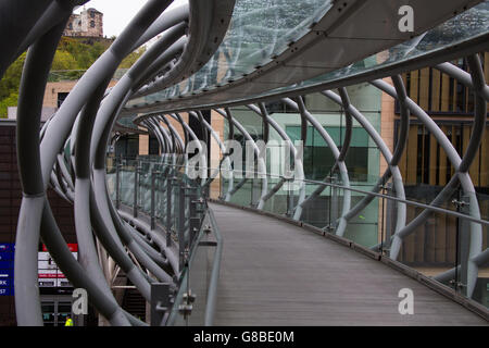 Einen erhöhten Laufsteg in Edinburgh, Schottland Stockfoto