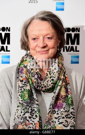 Dame Maggie Smith besucht eine Fotozelle für den neuen Film The Lady in the Van in Claridges, London. Stockfoto