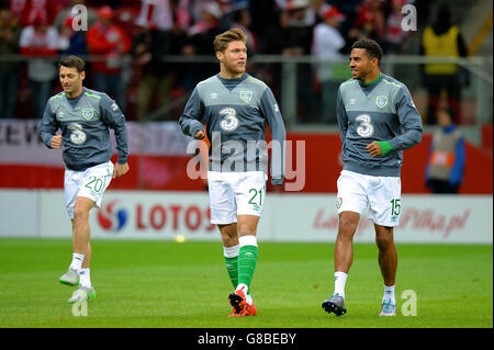 Wes Hoolahan, Jeff Hendrick und Cyrus Christie (von links nach rechts) während des Warm-Up der Republik Irland Stockfoto