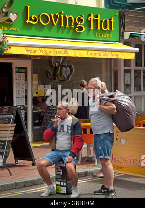 A Straßenszene im trendigen Viertel North Laine von Brighton Stockfoto